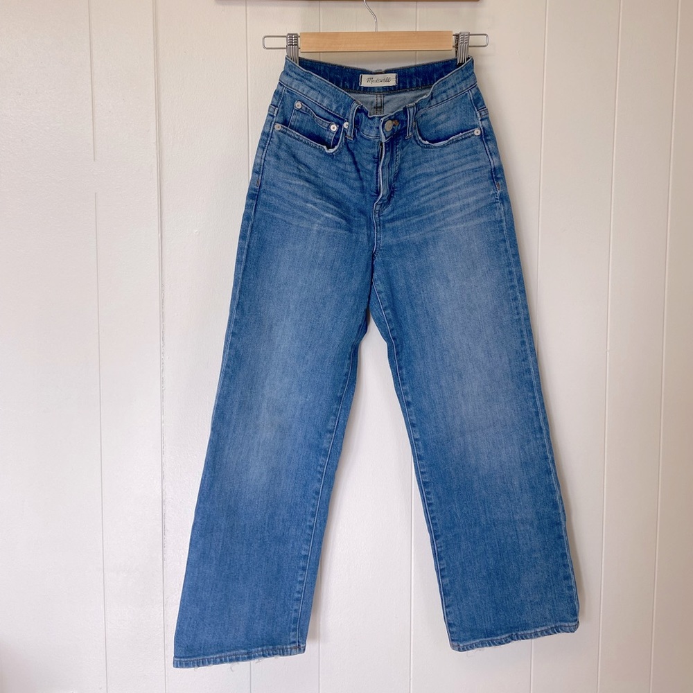 Slightly worn Madewell jeans. Size 25. Slim wide-leg crop.
